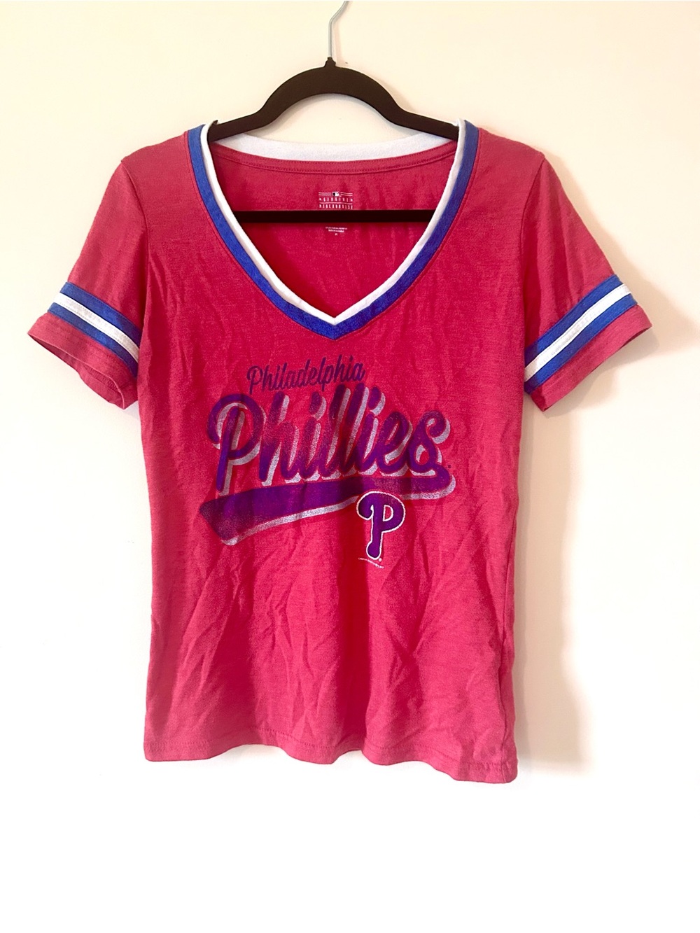 Philadelphia Phillies Women’s V-Neck Graphic T-Shirt, Size M